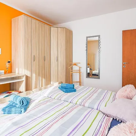 Holiday home 3 Bedroom Lovely Apartment In Svetvincenat Cabrunici