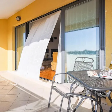 Holiday home 3 Bedroom Lovely Apartment In Svetvincenat *
