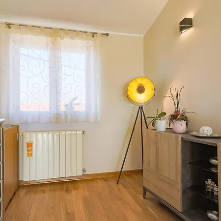Holiday home 3 Bedroom Lovely Apartment In Svetvincenat Cabrunici