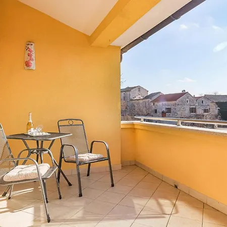 3 Bedroom Lovely In Svetvincenat *